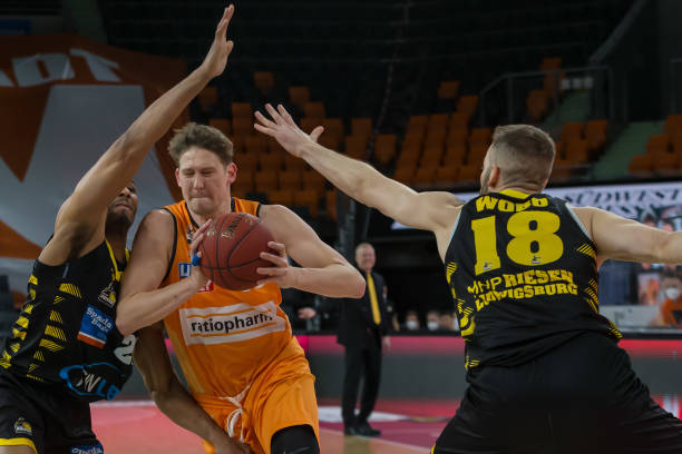 禁区陷入防 禁区陷入防